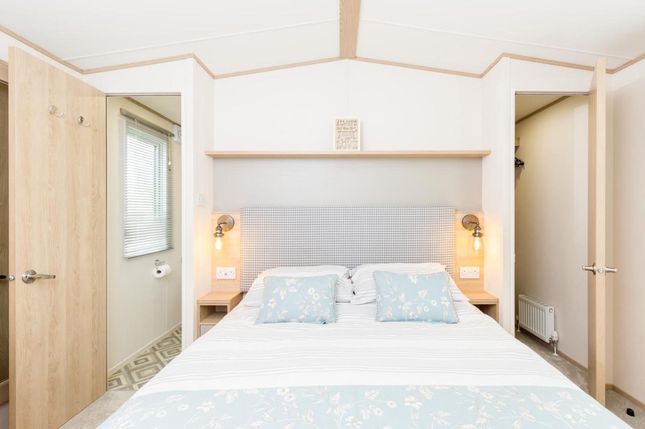 Lilly Pad Villa เซาธ์เซอร์นีย์ ภายนอก รูปภาพ